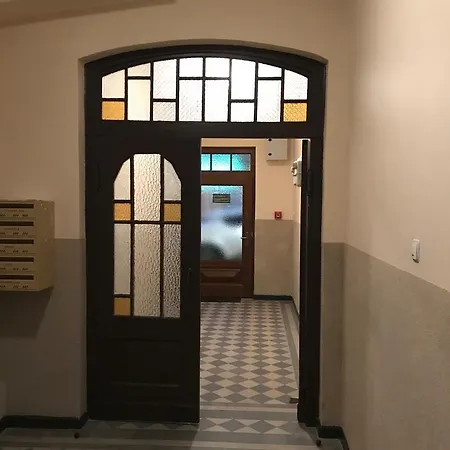 Classico Na Deptaku דירה קרפאז'